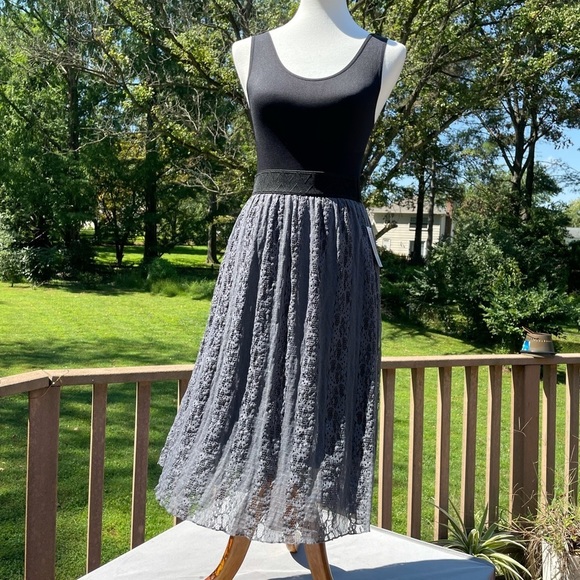 LuLaRoe Dresses & Skirts - 🍄LuLaRoe Gray Lace Midi Skirt